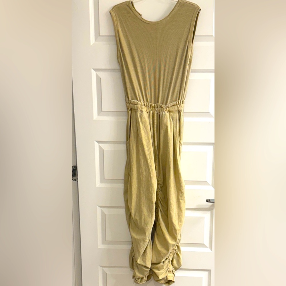 Free People mixto media Sleeveless Tan Jumpsuit size XS